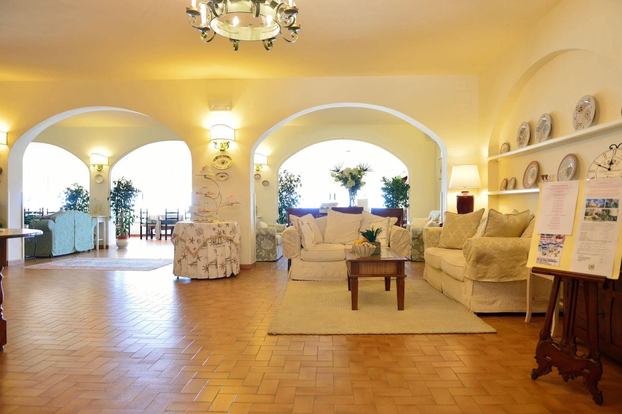 Hotel Acquasanta Terracina Exterior photo